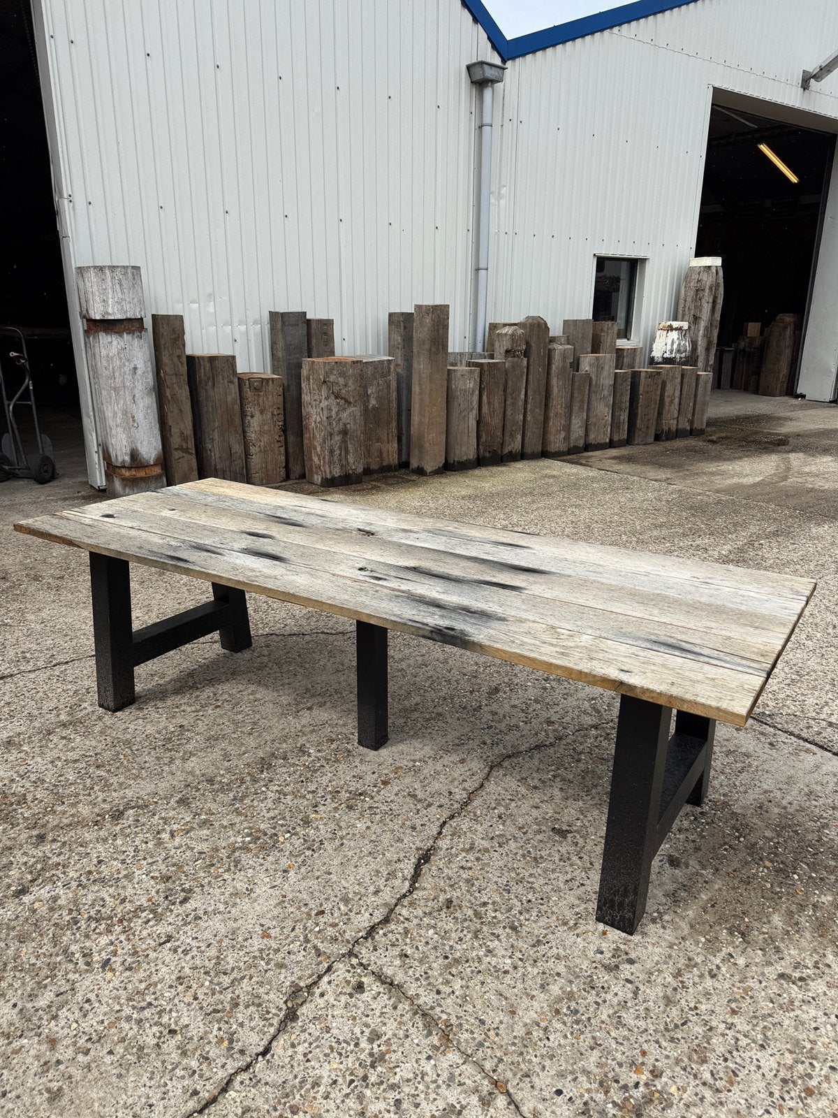 Oud Eiken buitentafel met gepoedercoat onderstel, Ophalen, Nieuw, Rechthoekig, Hout