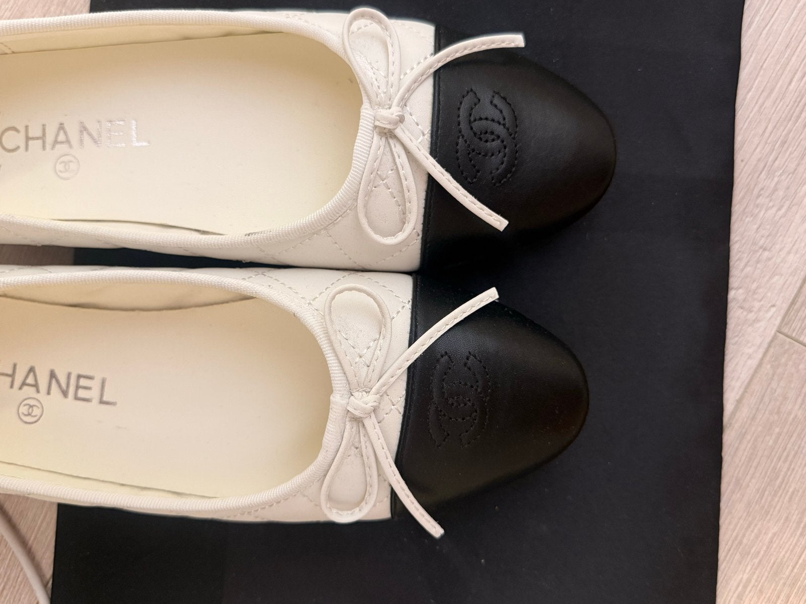 Chanel Ballerina's - nooit gedragen, Kleding | Dames, Ophalen of Verzenden, Zo goed als nieuw, Wit, Ballerina's