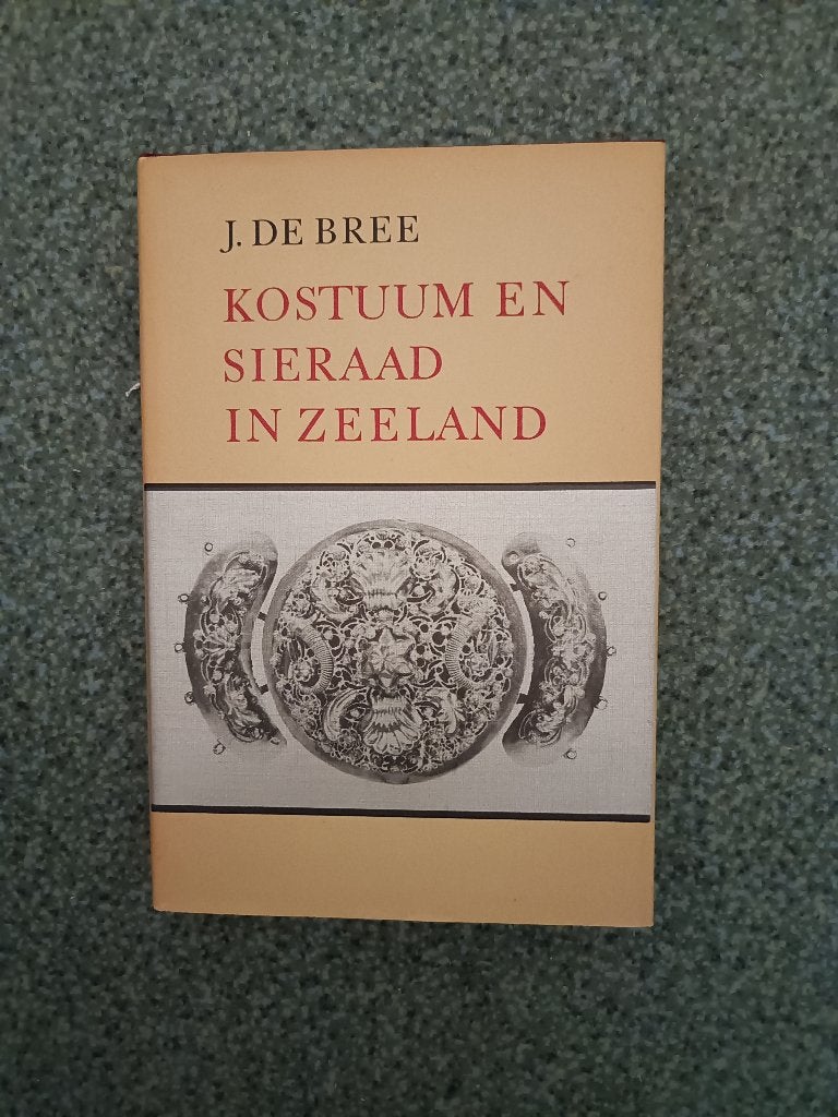 J. de Bree - Kostuum en sieraad in Zeeland, Ophalen of Verzenden, J. de Bree