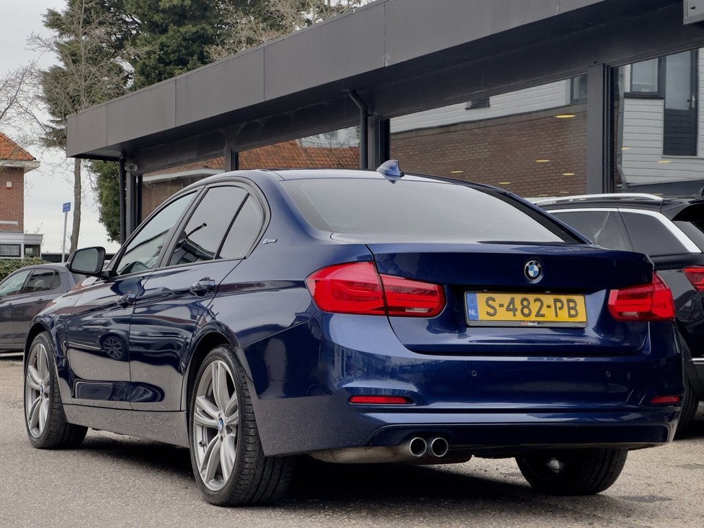 BMW 3-serie 330e AUT8 M-SPORT HIGH EXECUTIVE LEDER NAVI SPOR, Auto's, BMW, Automaat, 1998 cc, Achterwielaandrijving, Gebruikt