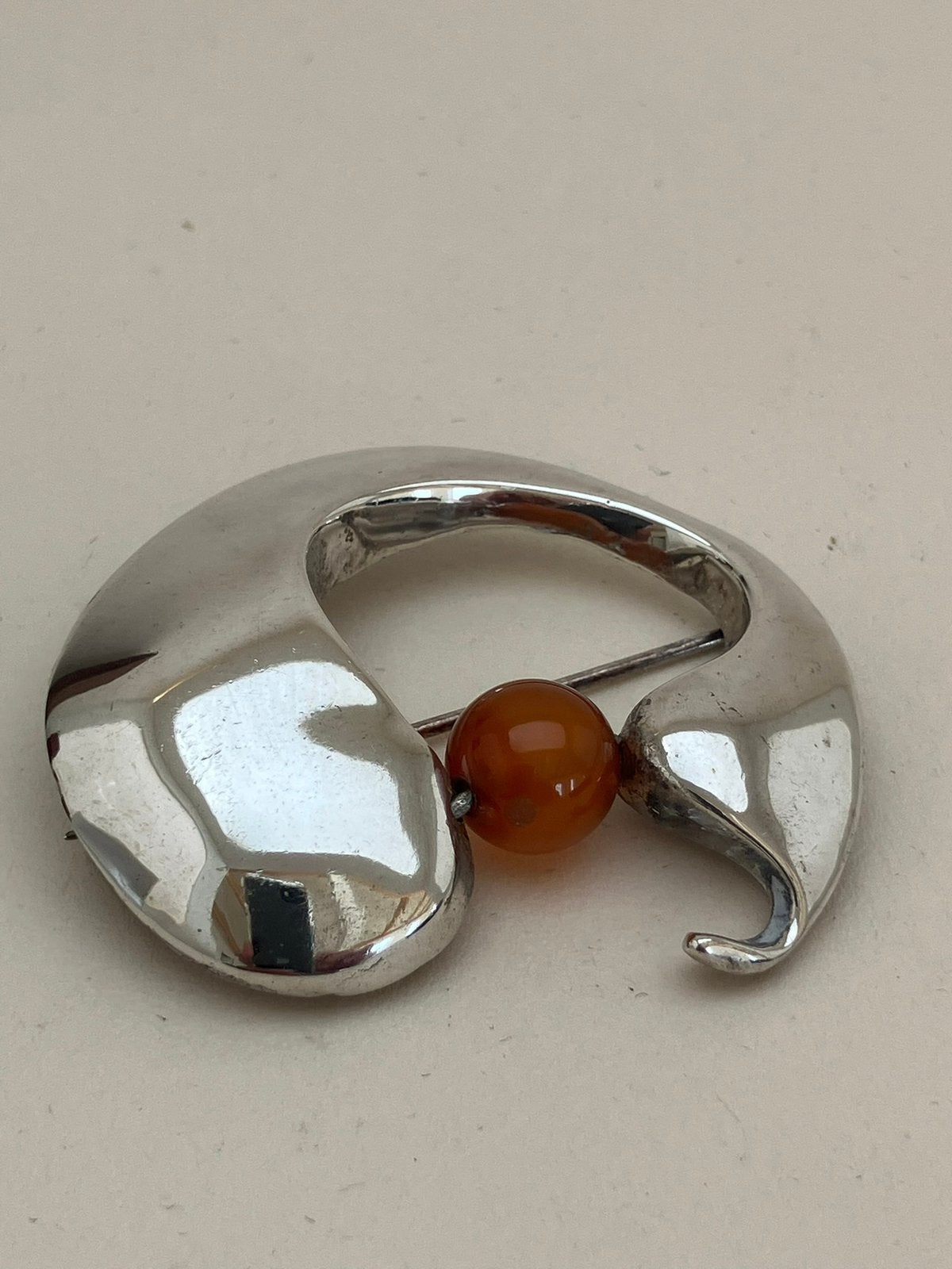 Zeer mooie speld met barnsteen, Ophalen of Verzenden, Zo goed als nieuw, Zilver