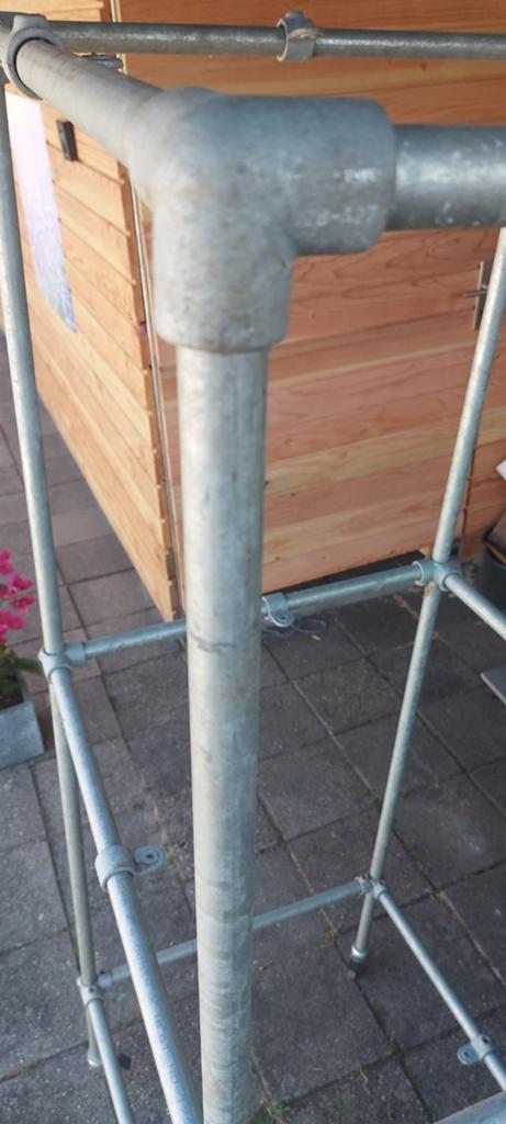 Metalen buizenstelling met koppelingen op wielen, Ophalen, Gebruikt