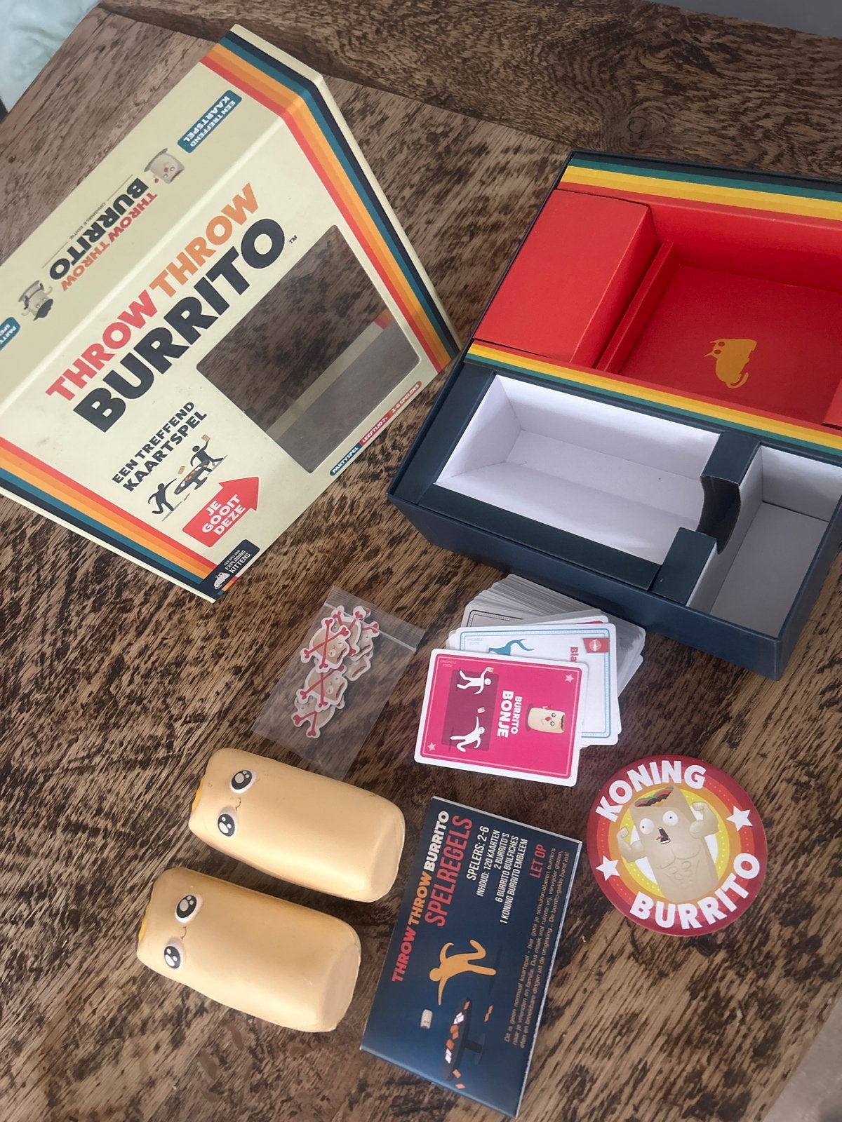 Throw Throw Burrito - Het hilarische kaartspel van Exploding, Drie of vier spelers, Ophalen of Verzenden, Zo goed als nieuw
