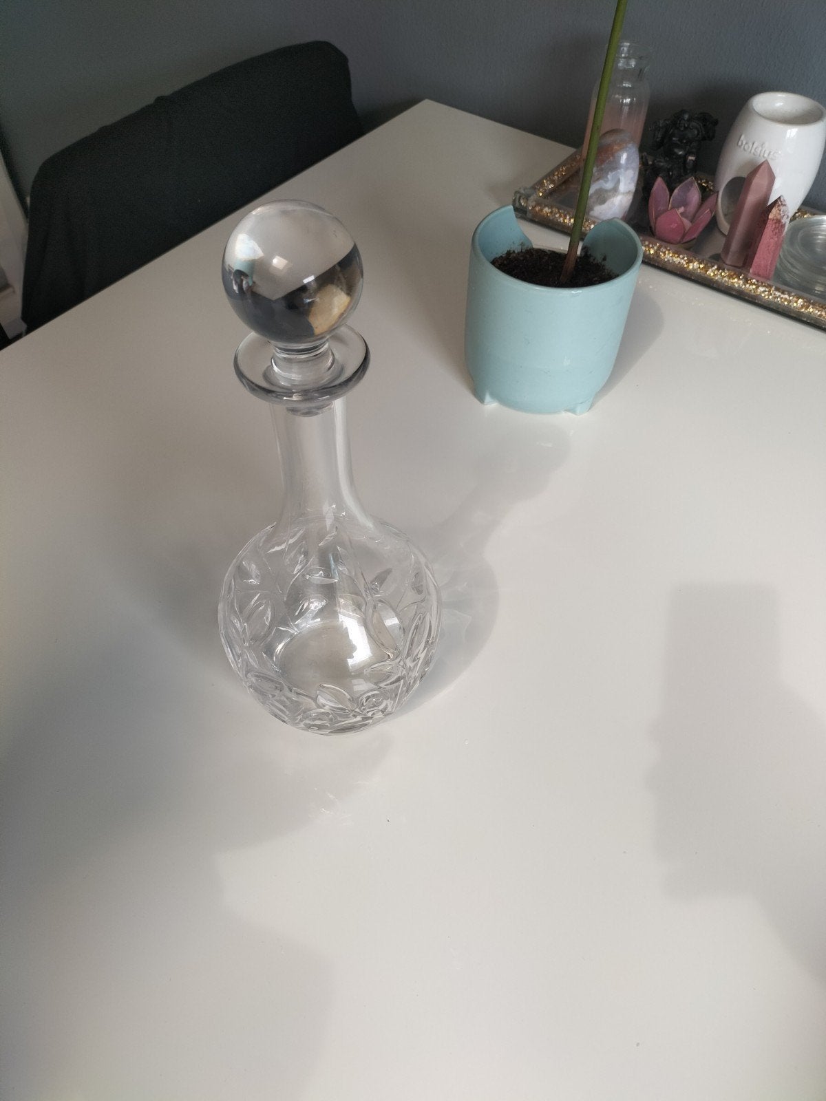 Glazen karaf met decoratief patroon en bolle stop, Ophalen of Verzenden