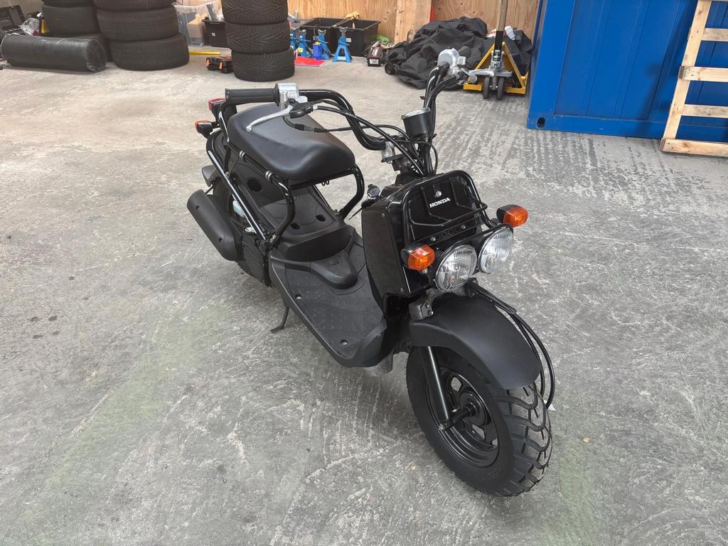 Honda Zoomer in topstaat, weinig kilometers zonder kentkeken, Ophalen, Overige modellen, Maximaal 45 km/u, Zo goed als nieuw