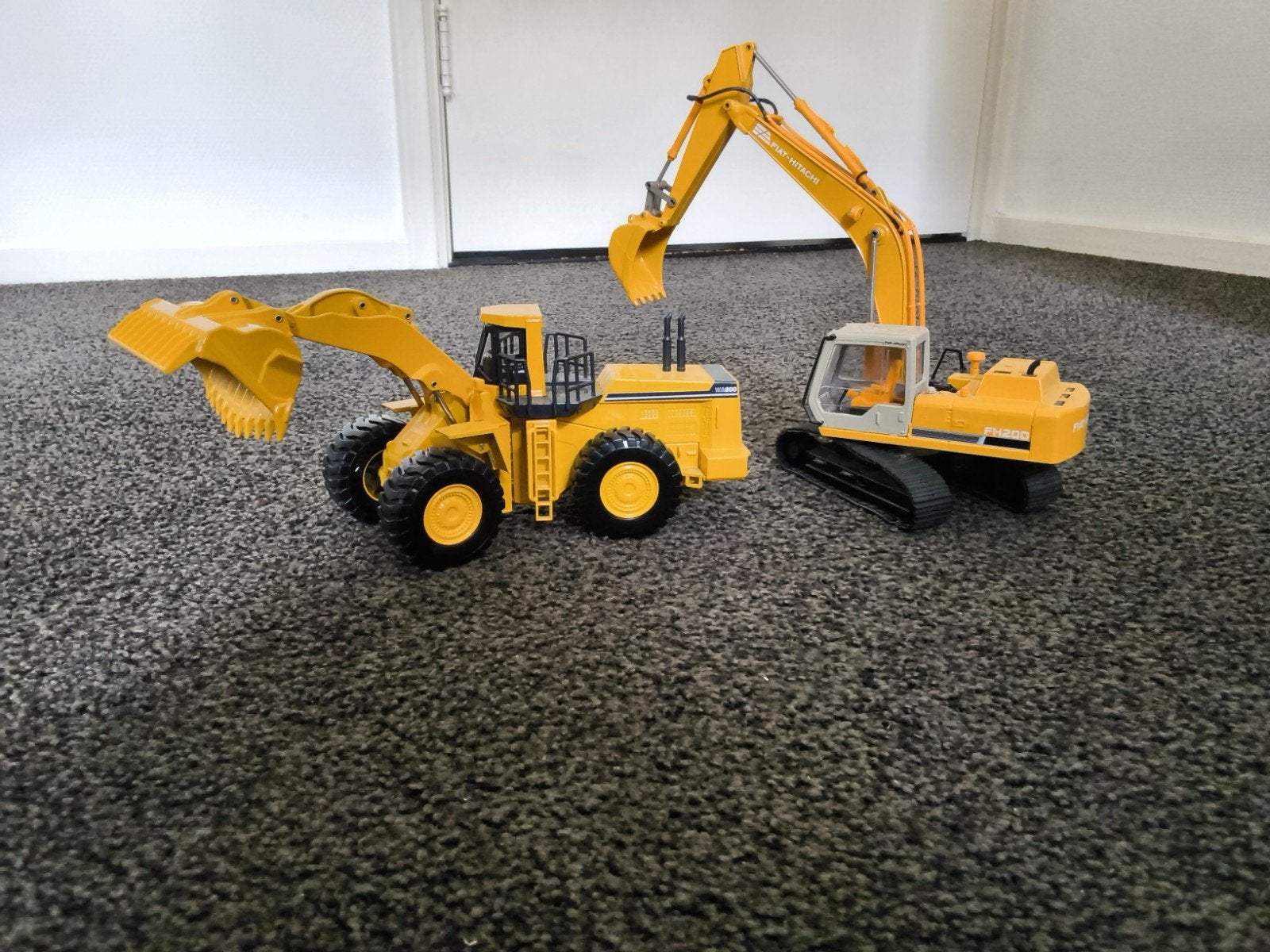 te koop Komatsu en Hitachi, Ophalen, Zo goed als nieuw, Overige typen, Overige merken