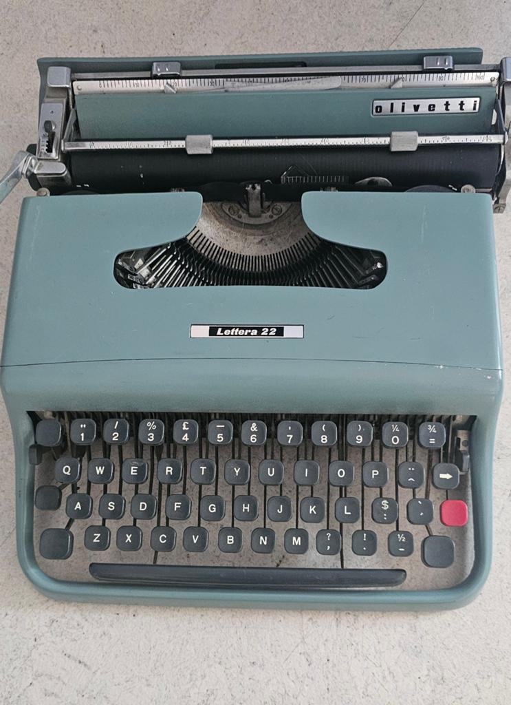 Vintage Olivetti Lettera 22 typemachine, Ophalen of Verzenden