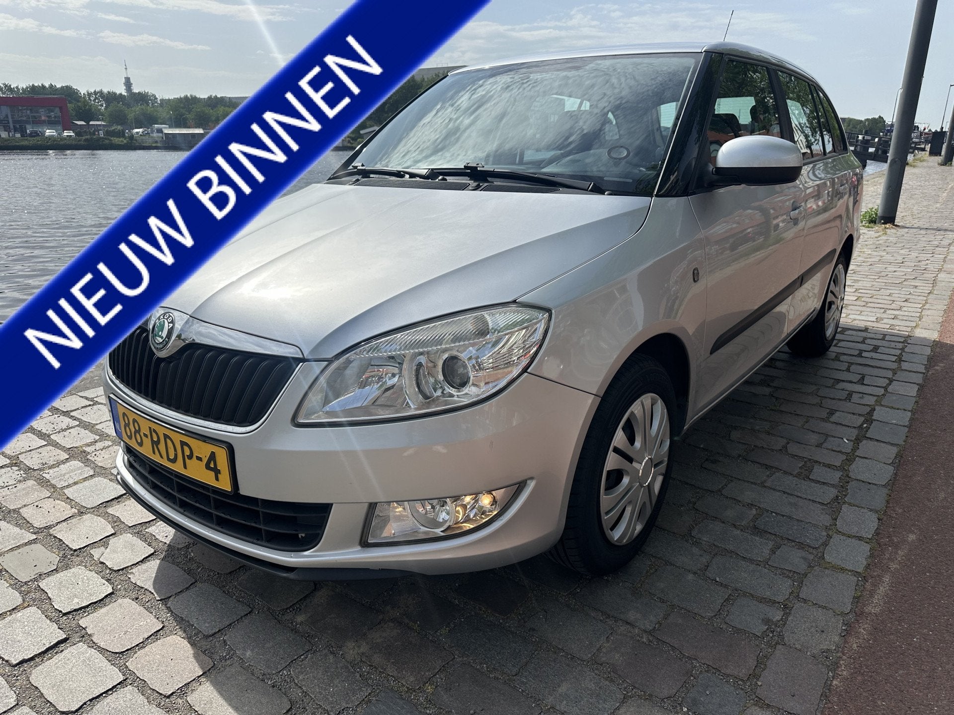 Skoda Fabia Combi 1.2 TSI Ambition airco/ecc apk keurige aut, Voorwielaandrijving, Euro 5, Zwart, 4 cilinders