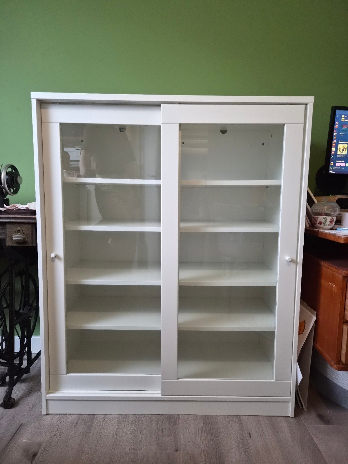 Witte kast met glazen schuifdeuren Ikea, Ophalen, 100 tot 150 cm, 100 tot 150 cm, Overige houtsoorten