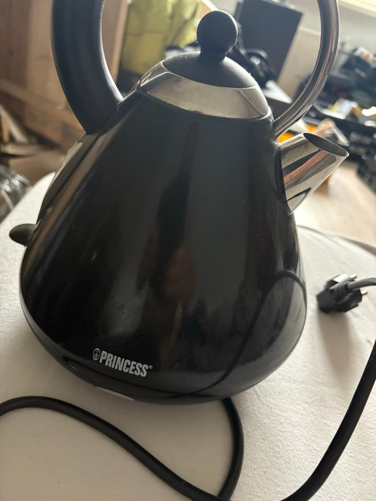Princess waterkoker - Zwart, 1.7L, 1 tot 2 liter, Ophalen, Gebruikt, Draadloos