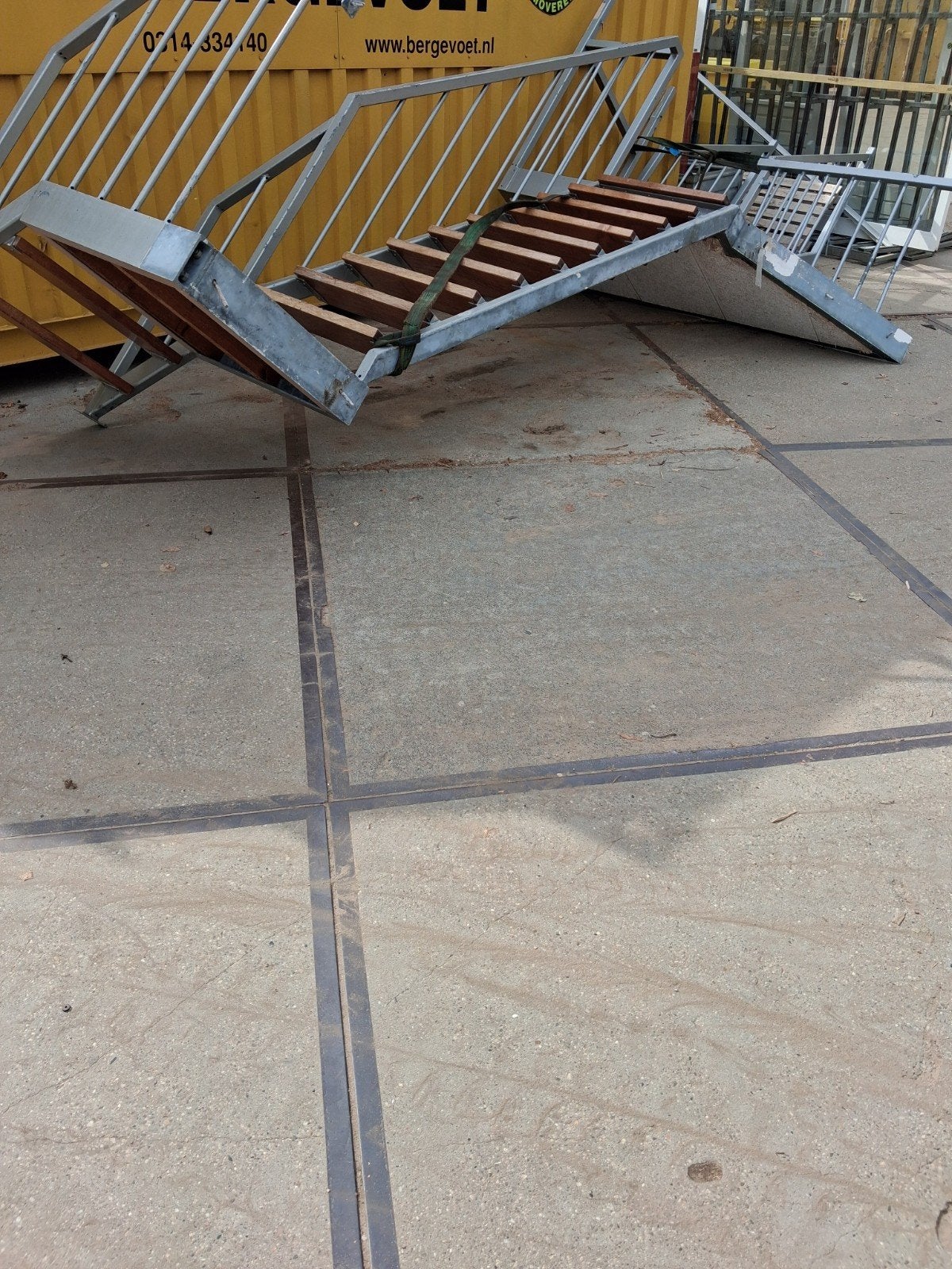 stalen trap met twee bordessen, Doe-het-zelf en Verbouw, Ophalen of Verzenden, Gebruikt, 2 tot 4 meter