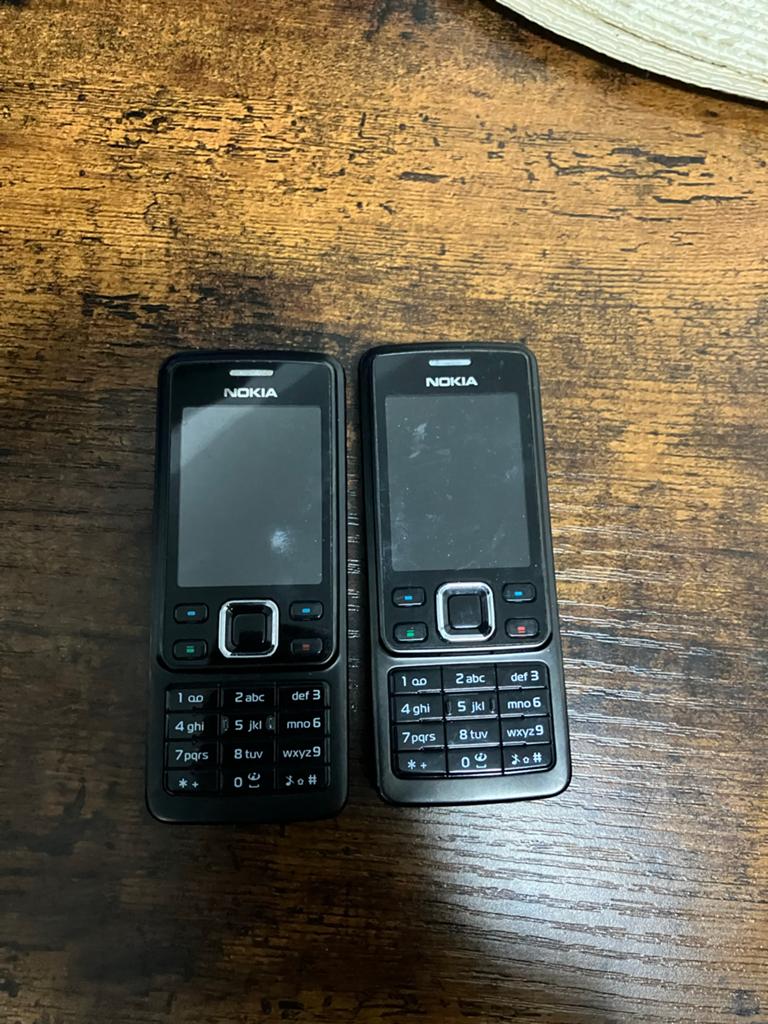 2x Nokia telefoons (werking onbekend), Zwart, Fysiek toetsenbord, Ophalen of Verzenden, Klassiek of Candybar