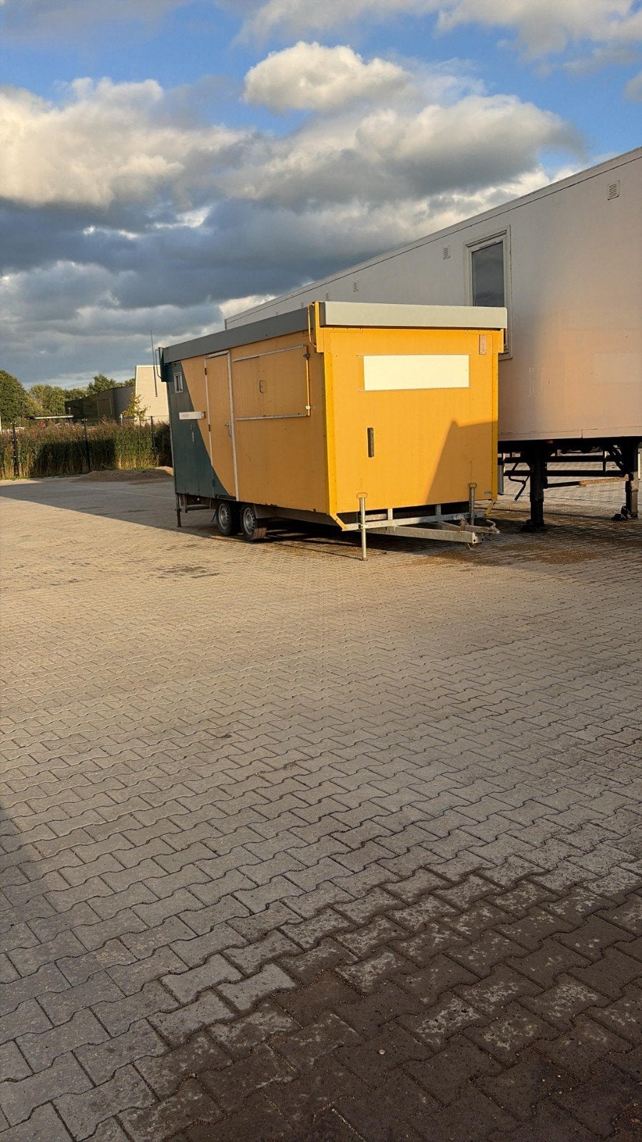 Mobiele unit met polyester dak en gegalvaniseerd onderstel, Ophalen of Verzenden