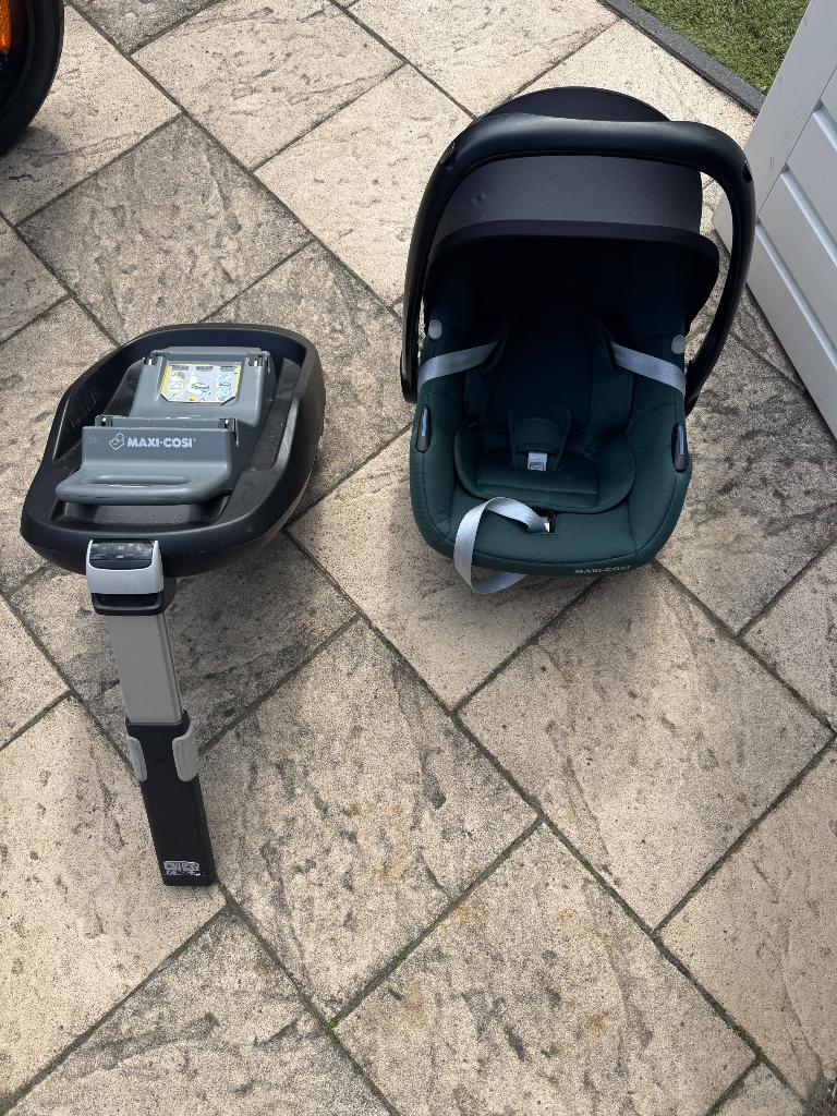 Maxicosi cabriofix inclusief familyfix base, Ophalen, Gebruikt, Isofix, 0 t/m 13 kg