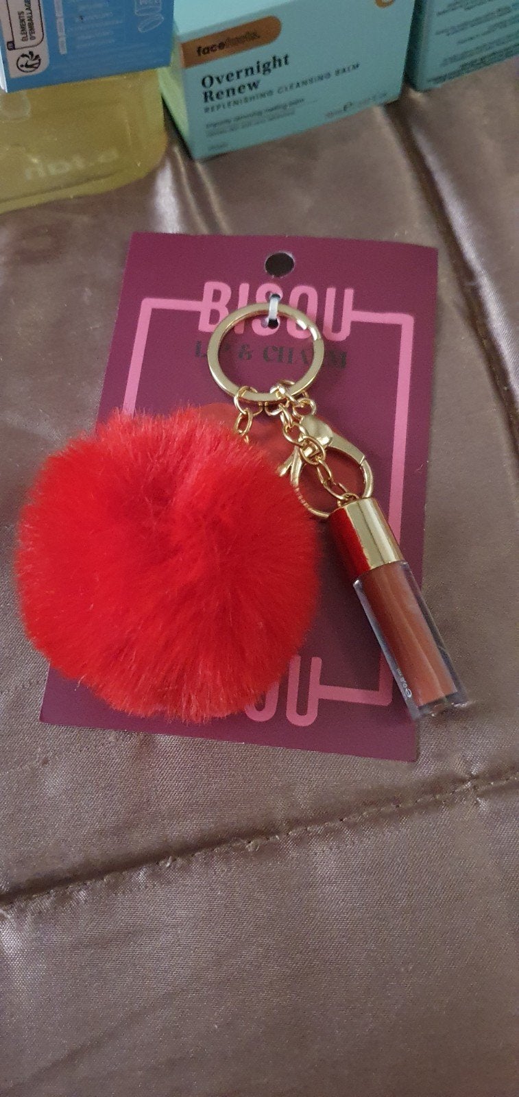 Nieuwe Bisou sleutelhanger met pompon en lipgloss, Verzenden
