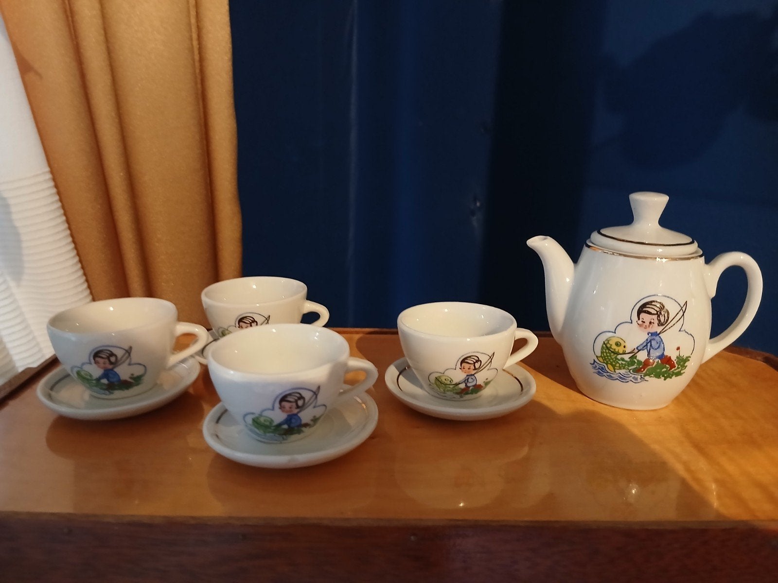 Vintage kinderserviesje met visser en vis decoratie, Ophalen of Verzenden, Gebruikt
