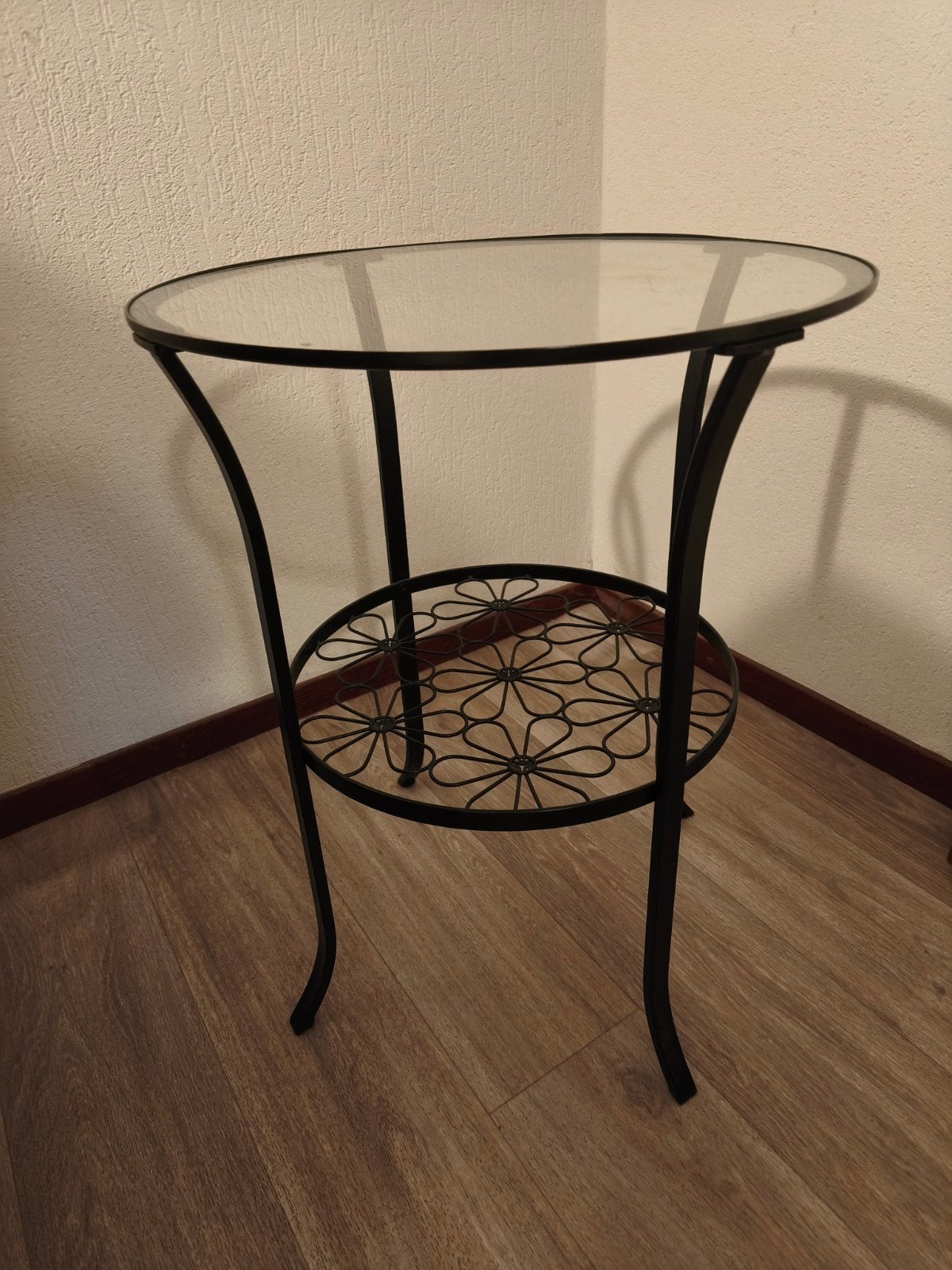 Bijzettafel bloemmotief metaal en glas, Huis en Inrichting, Minder dan 55 cm, Metaal of Aluminium, Rond, Zo goed als nieuw