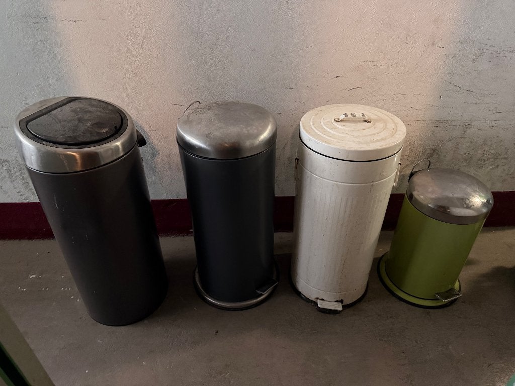 : 4 gebruikte pedaalemmers / vuilnisbakken, 40 liter of meer, Ophalen of Verzenden, Gebruikt