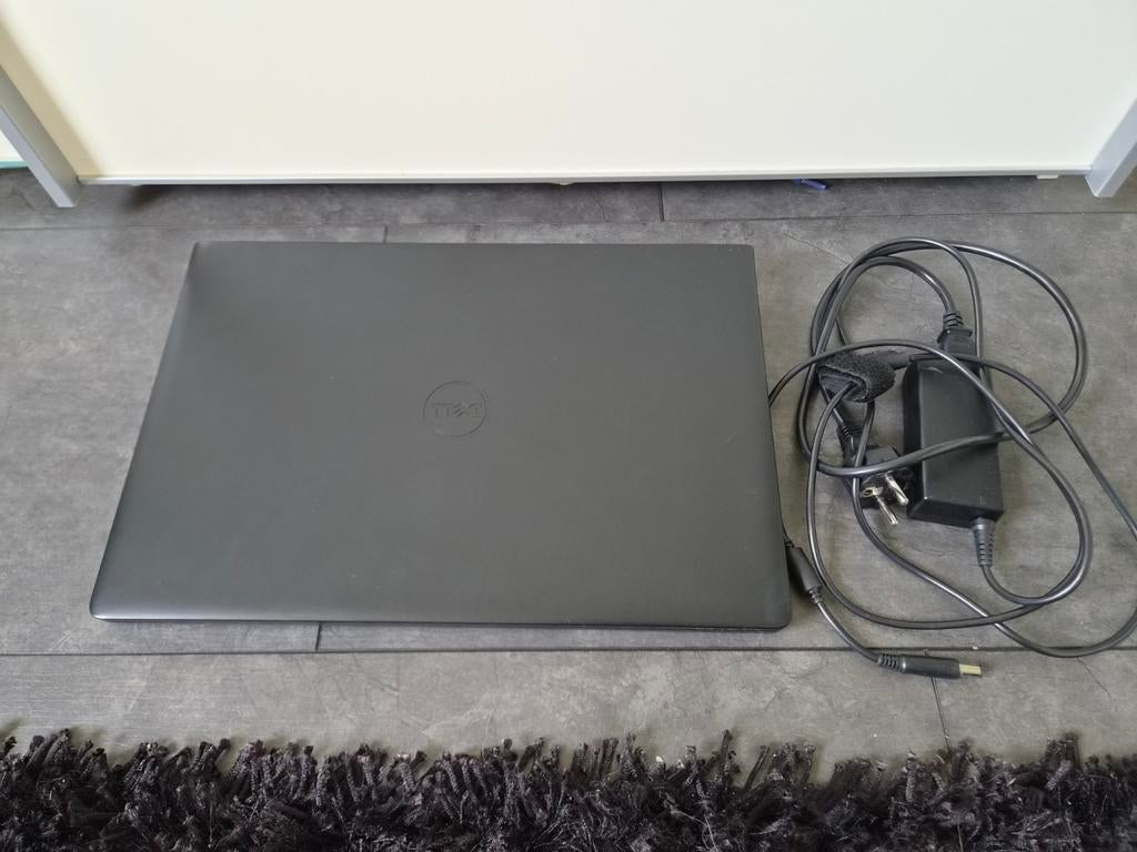 Dell laptop met oplader, Computers en Software, Monitoren, Ophalen, Zo goed als nieuw, 60 Hz of minder