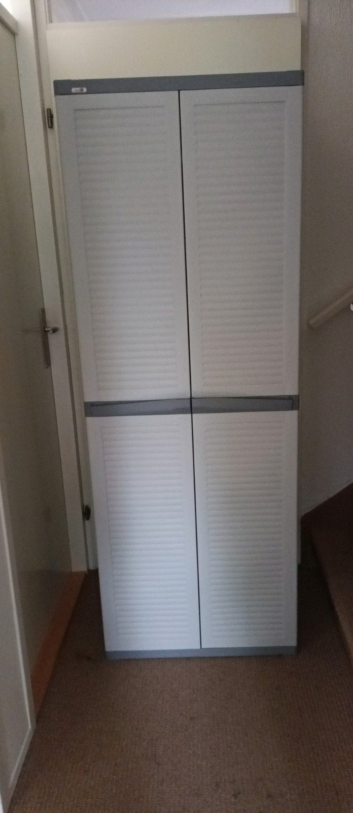 Praktische kunststof opbergkast met 2 deuren, Ophalen, Gebruikt
