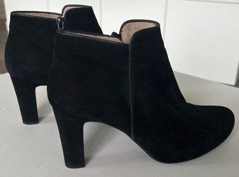 Unisa enkel laarzen 42 zwart suède hak 9 cm plateau 2,5 cm, Verzenden, Zwart, Lage of Enkellaarzen, Zo goed als nieuw