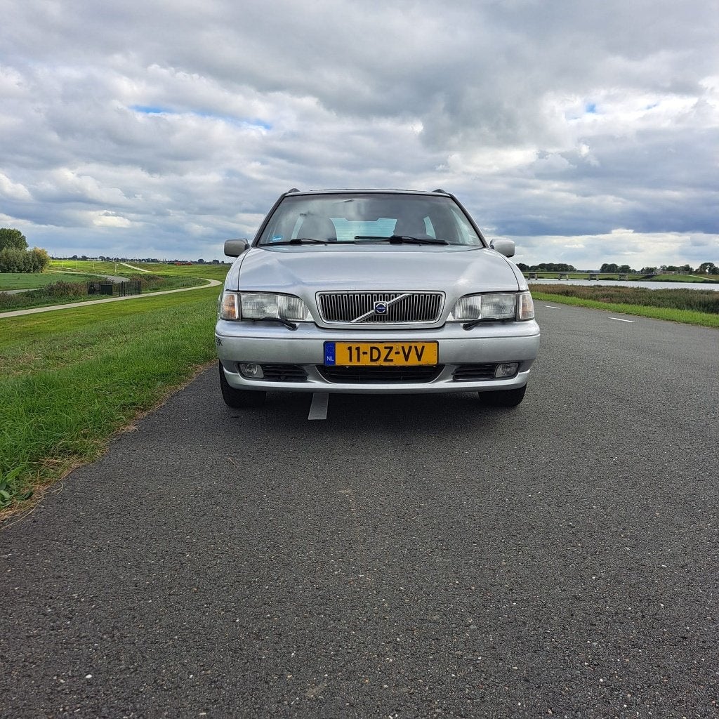 Volvo V70 2.4 140PK 2000 Grijs, Voorwielaandrijving, 1436 kg, Stationwagon, Particulier