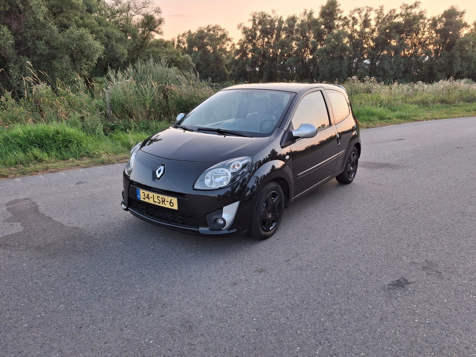 Renault Twingo 1.2 16V 2010 Zwart airco met trekhaak, Auto's, 839 kg, Twingo, 4 cilinders, 4 stoelen