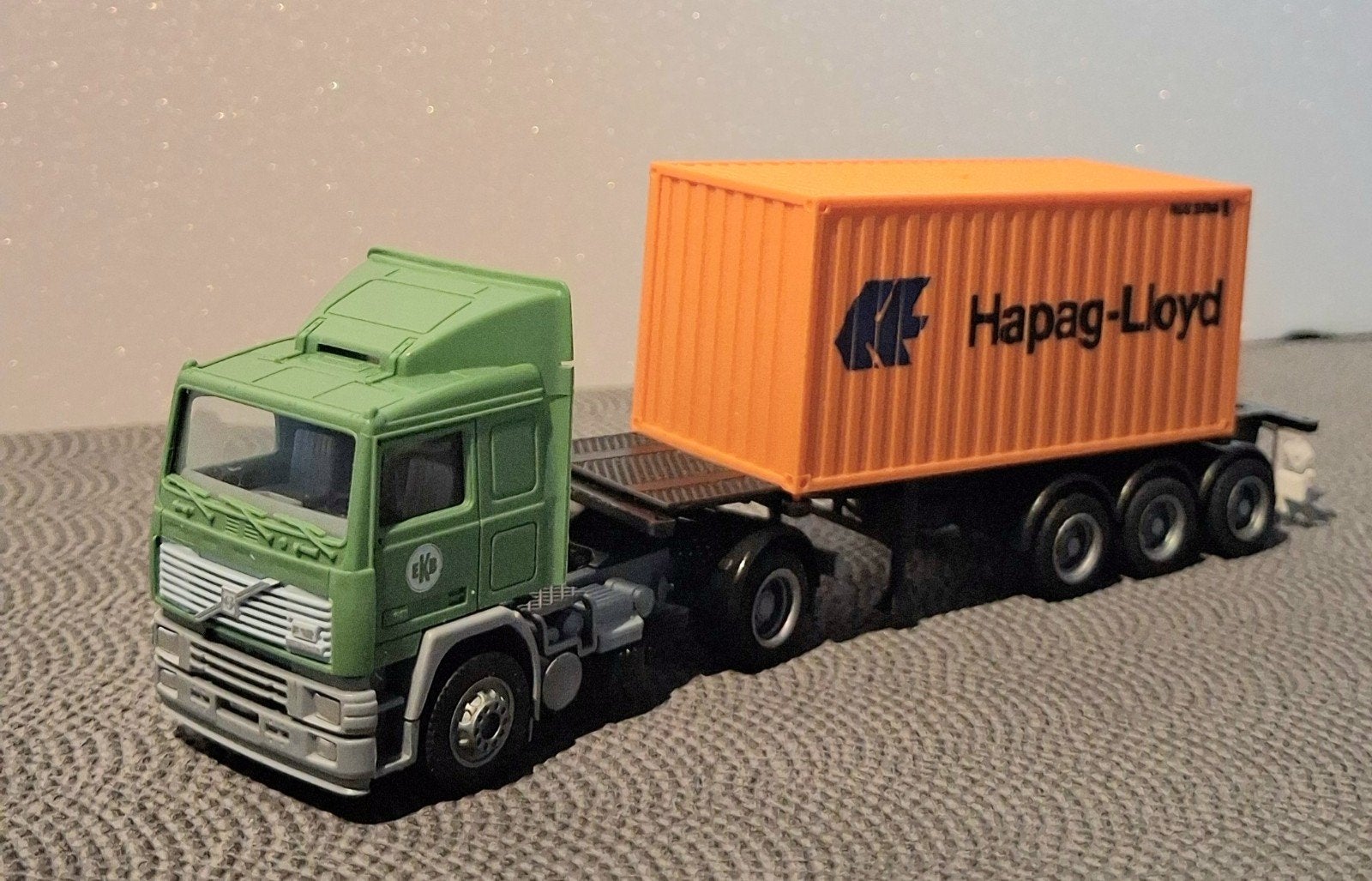 Albedo Volvo F12 Hapag-Lloyd met container erp, Hobby en Vrije tijd, Modelauto's | 1:87, Ophalen of Verzenden