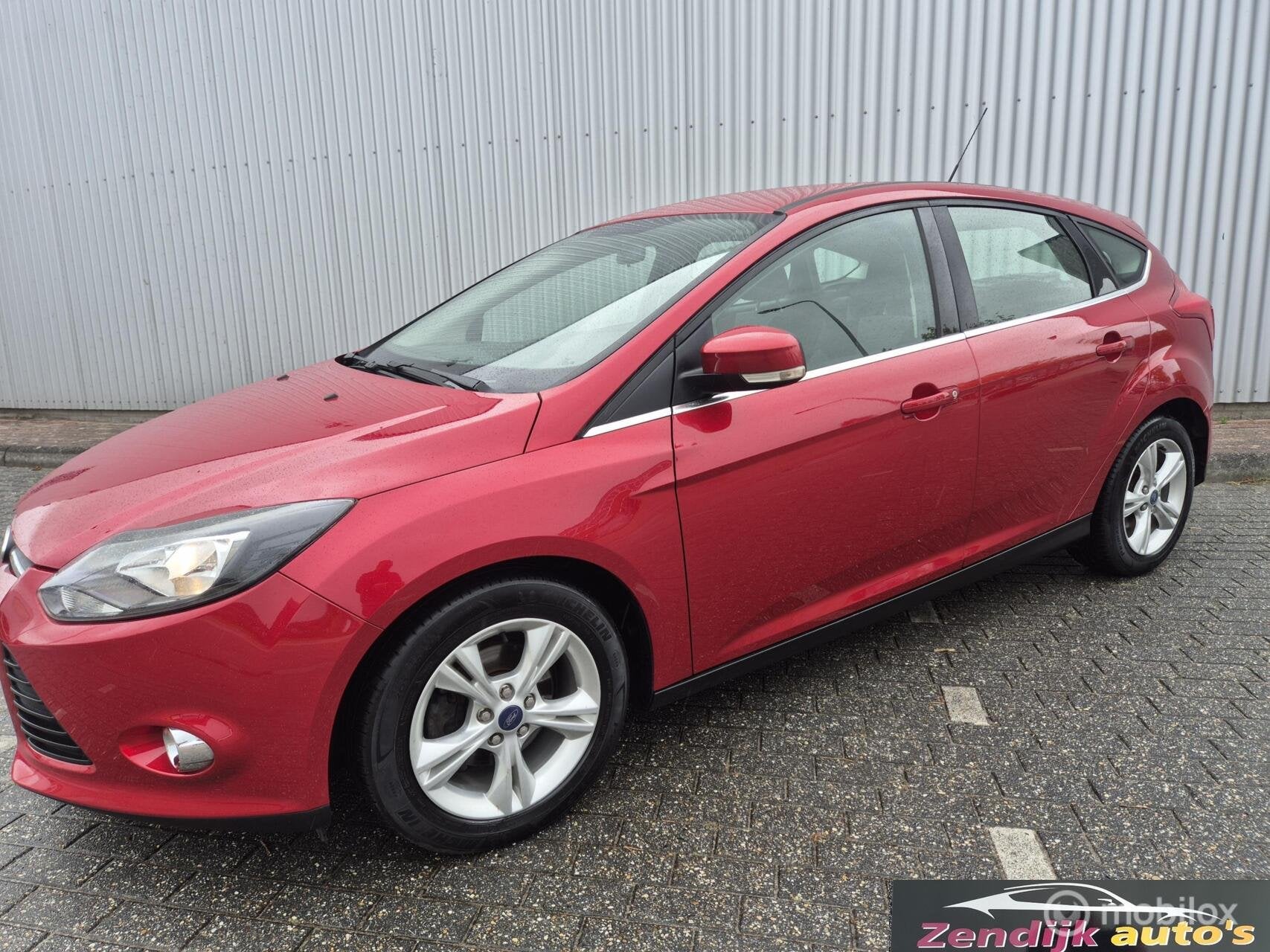 Ford Focus 1.0 EcoBoost, Gebruikt, Handgeschakeld, Grijs, Particulier