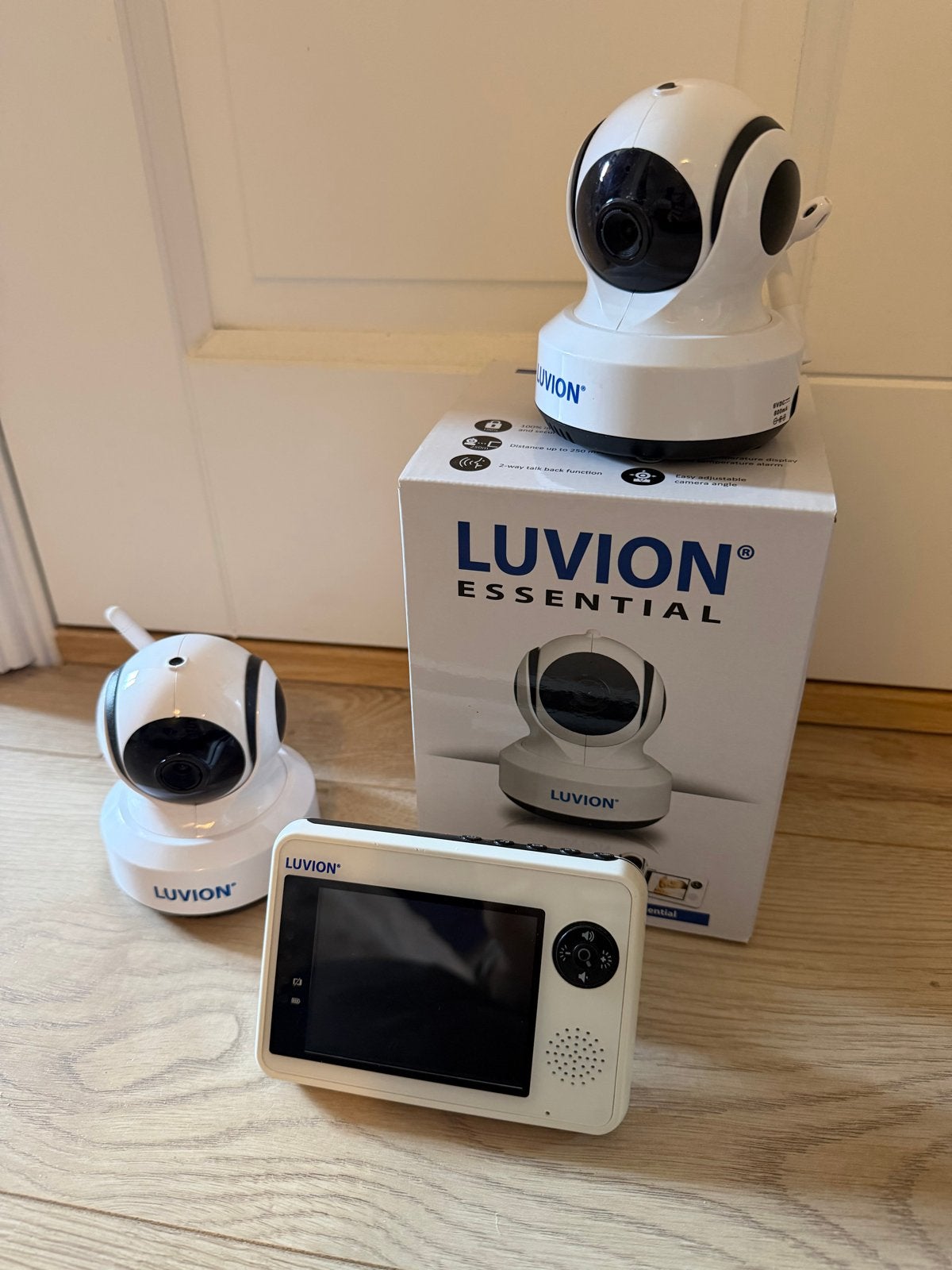 Luvion Essential babyfoon met 2 camera's, Ophalen, Gebruikt, Minder dan 100 meter, Camera