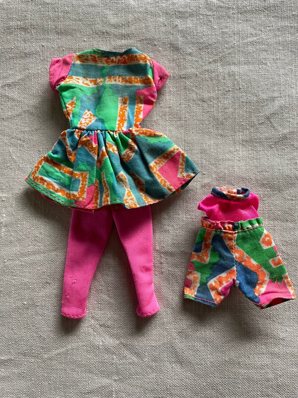 Vintage matchende outfits voor Barbie en Evi 1990’s, Verzamelen, Poppen, Ophalen of Verzenden, Gebruikt, Kleertjes