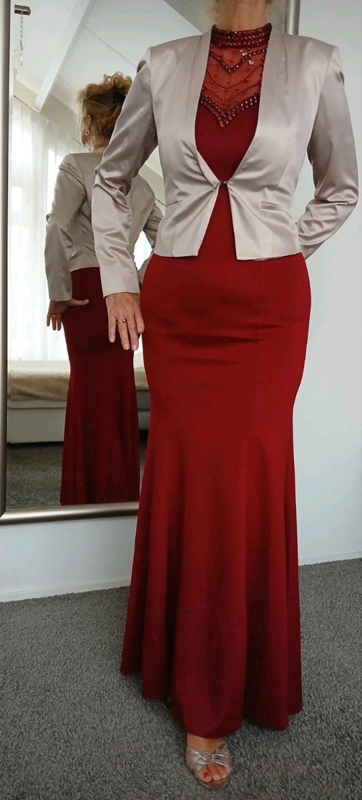 Elegante rode avondjurk met kraaltjes - Maat 40/42, Maat 42/44 (L), Ophalen of Verzenden, Onbekend, Zo goed als nieuw