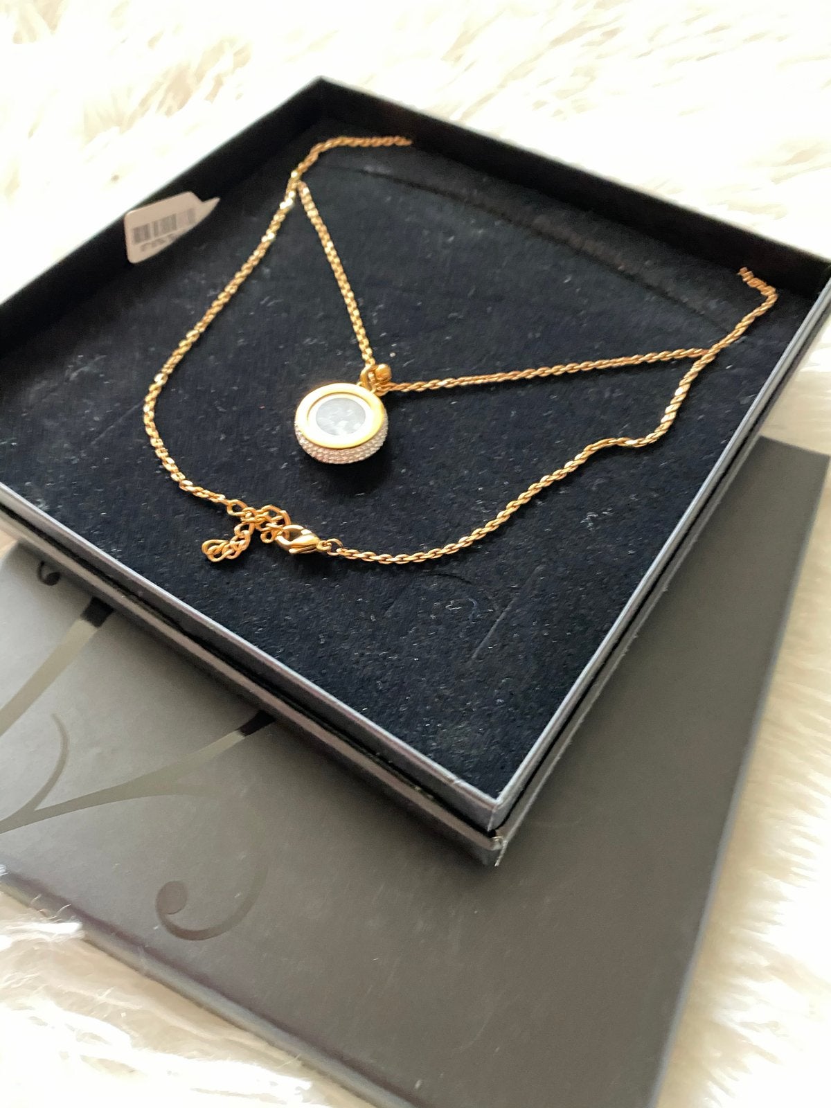 Goudkleurige ketting met hanger en kristallen, Met kristal, Overige materialen, Nieuw, Ophalen of Verzenden