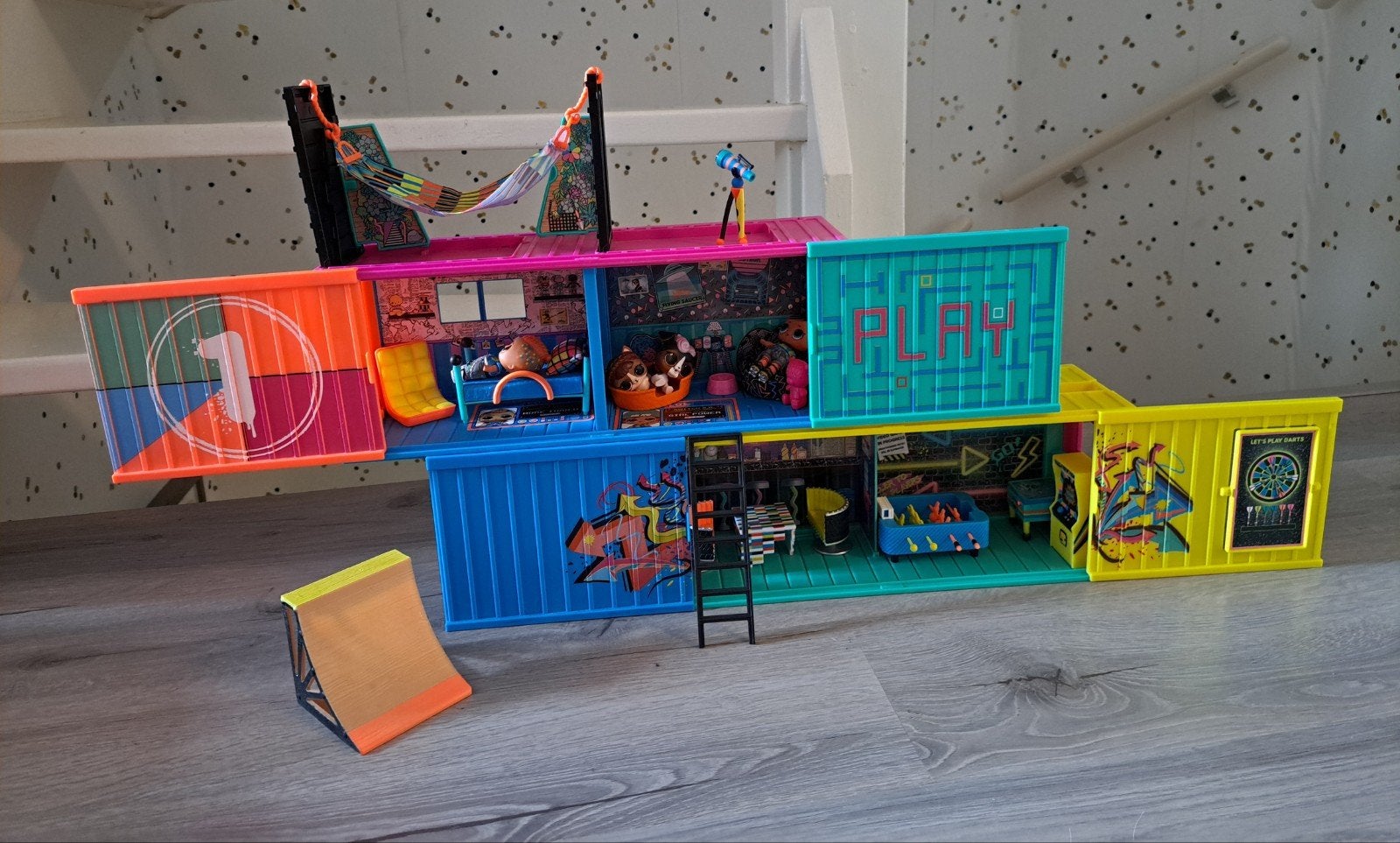 L.O.L. Surprise! Clubhouse met poppetjes en accessoires, Ophalen of Verzenden, Zo goed als nieuw, Meisje