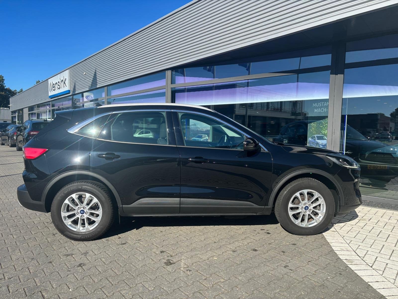 Ford Kuga 2.5 PHEV Titanium | Navigatie | Stoelverwarming |, Auto's, Gebruikt, Euro 6, 4 cilinders, Zwart