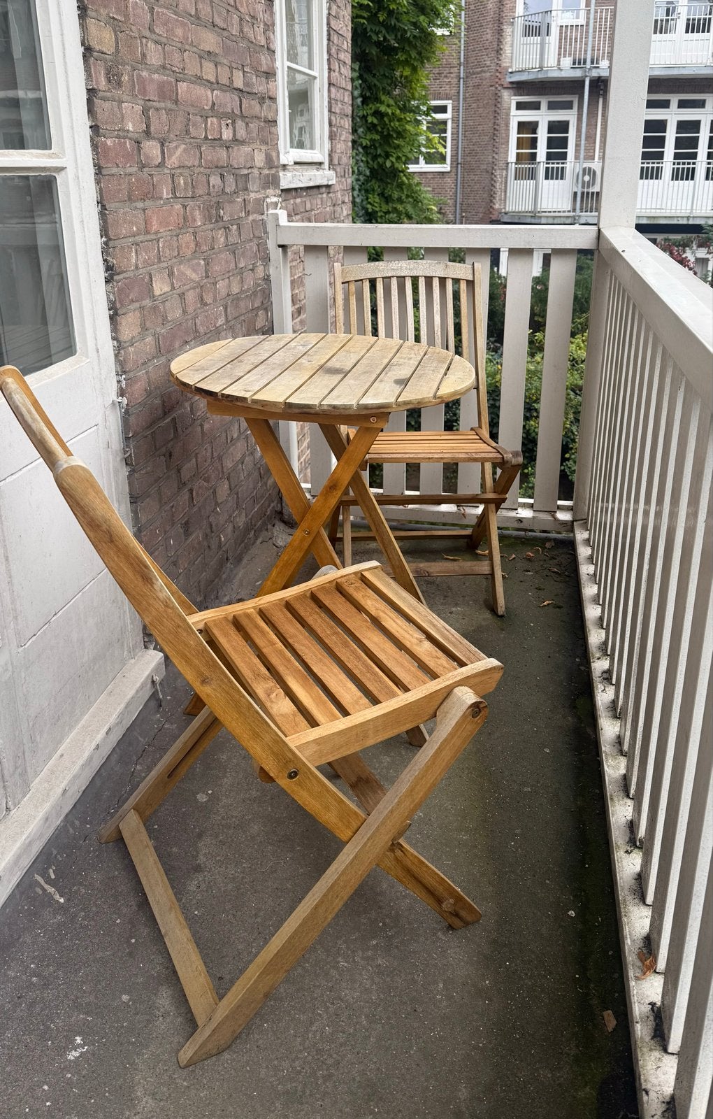 Balkonset: 2 houten stoelen en inklapbaar tafeltje, Gebruikt, Stoel, Tuinset, Hout