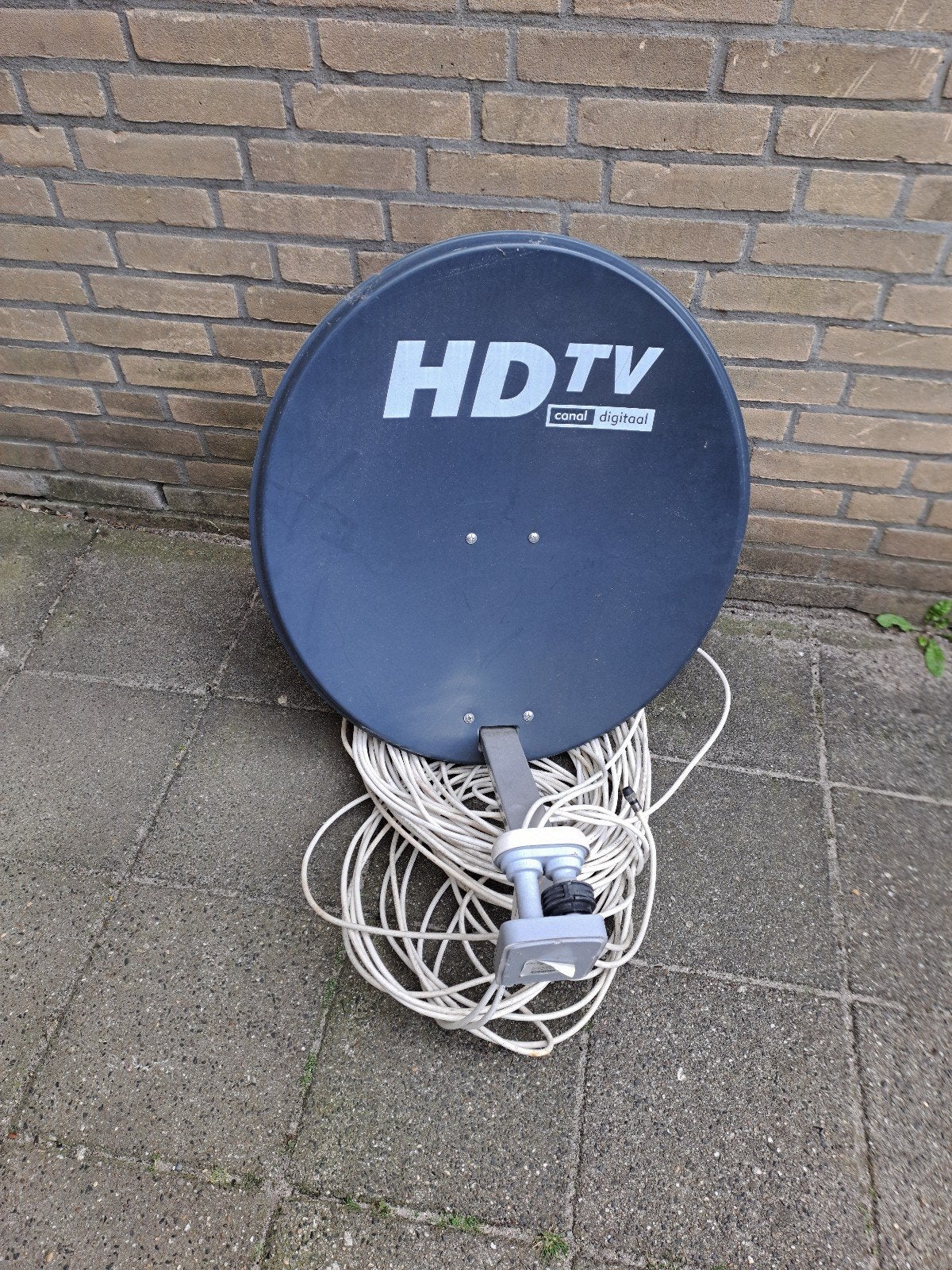 Goedwerkende HDTV satellietschotel met lange coaxkabel., Ophalen, Overige merken