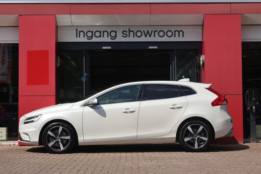 Volvo V40 1.5 T3 150pk Automaat Sport | Origineel NL | R-Des, 4 cilinders, 700 kg, Wit, Bedrijf