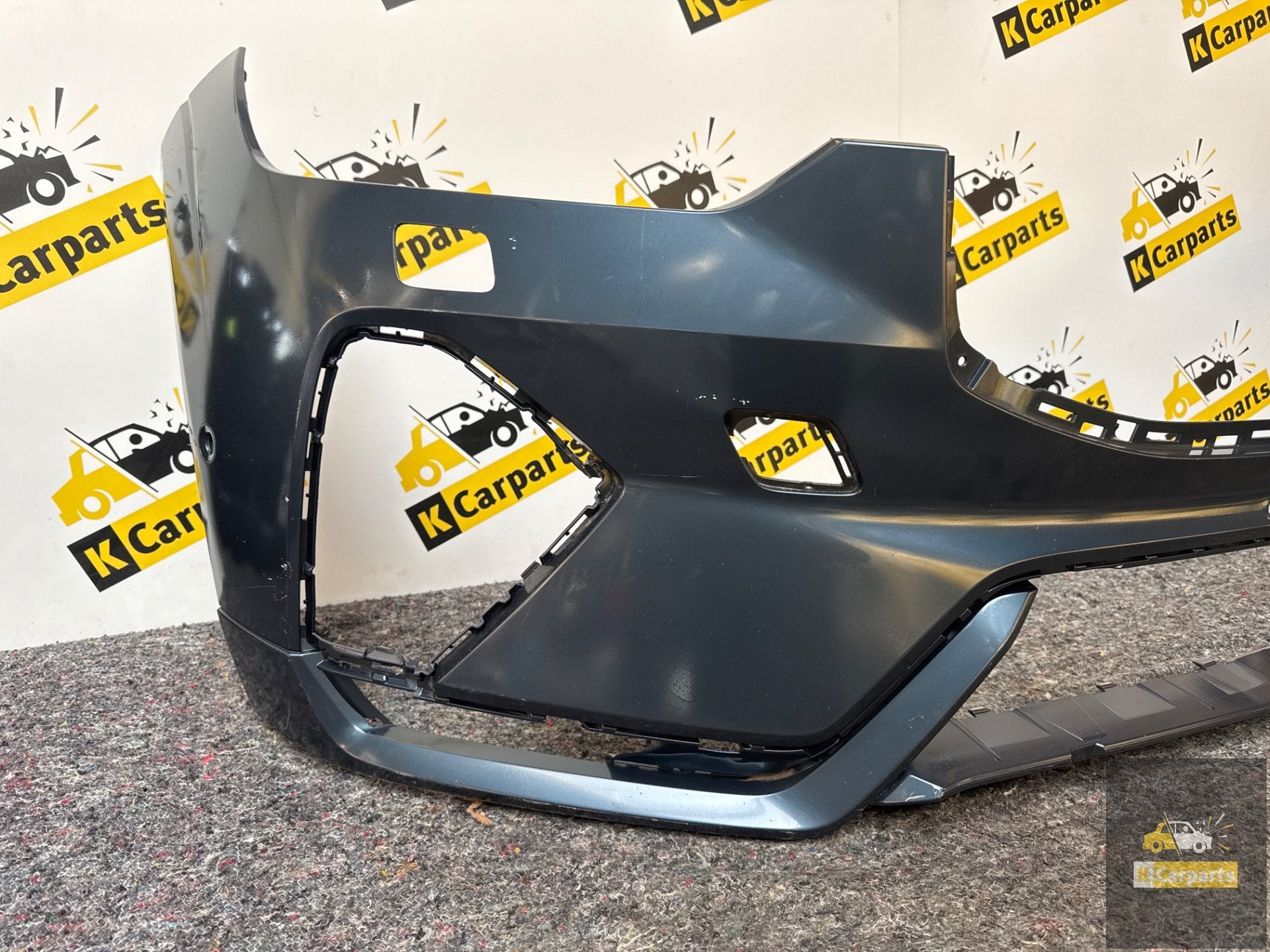 Volvo XC60 2 II R-Design Voorbumper Facelift 21- 32296893 PD, Gebruikt, Gunnar Engellaus vag 8
405 31  Gothenburg, SE, Voor, Info@volvocars.com