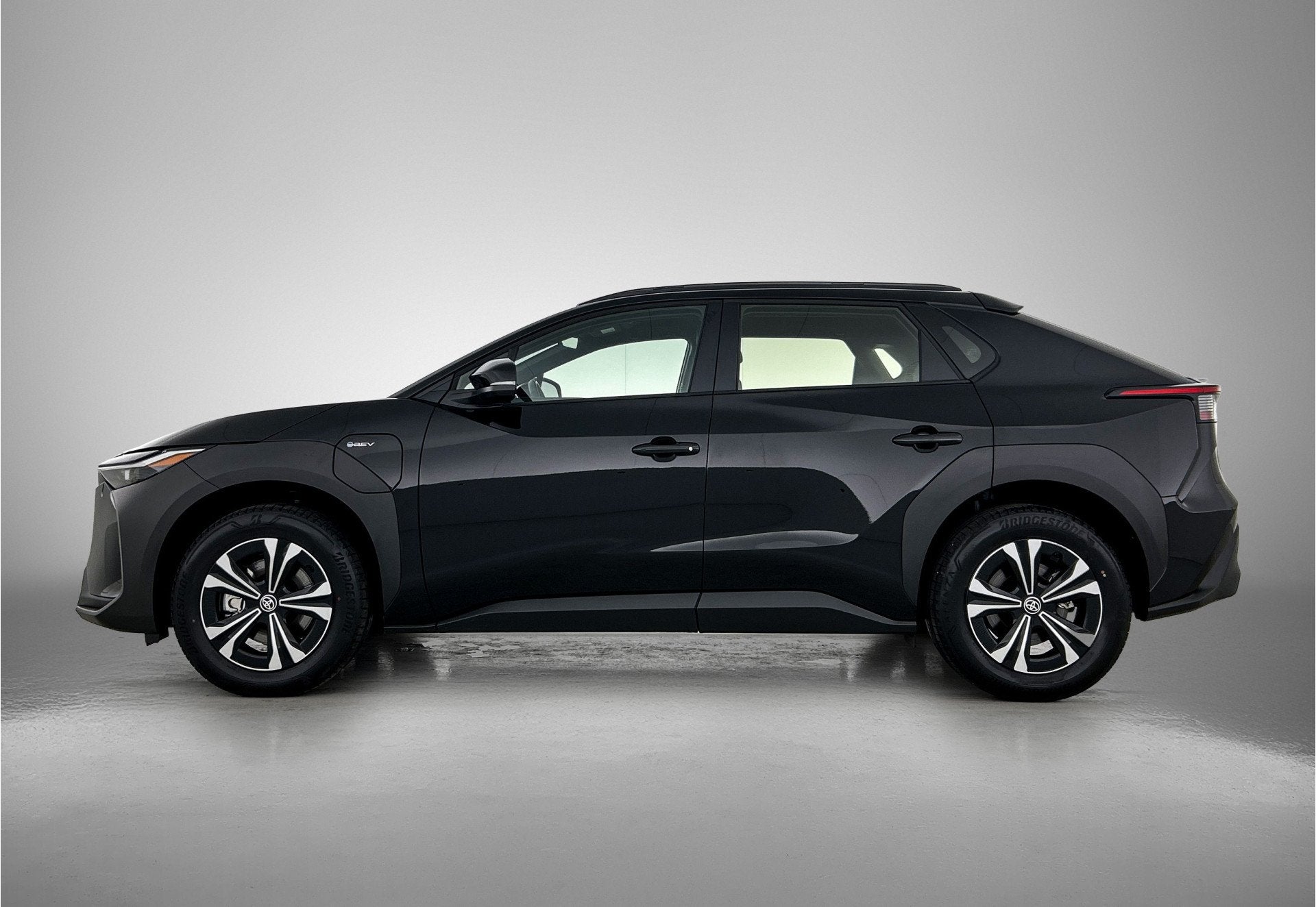 Toyota Bz4x Active 71 kWh | NL-Auto | Parkeercamera | Climat, Auto's, Toyota, Stof, Gebruikt, 33 min, Zwart