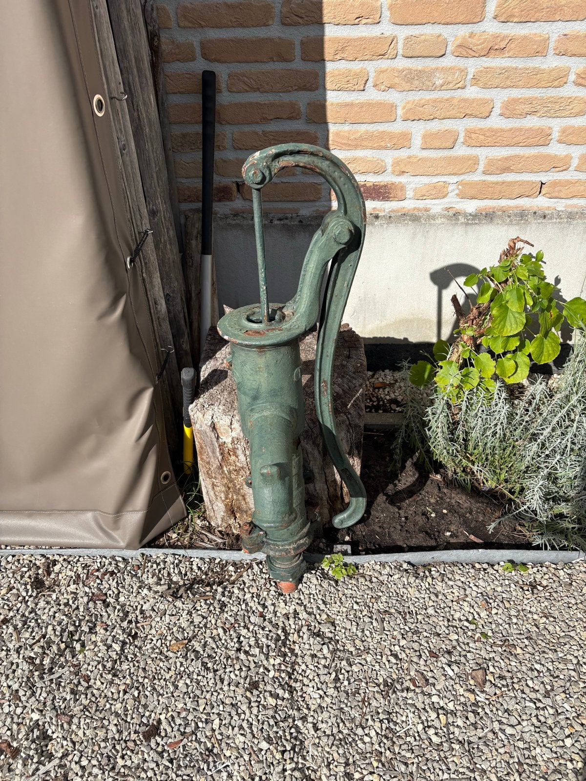 Antieke gietijzeren waterpomp - Decoratief en functioneel, Ophalen of Verzenden, Gebruikt, Handmatig, Bronpomp
