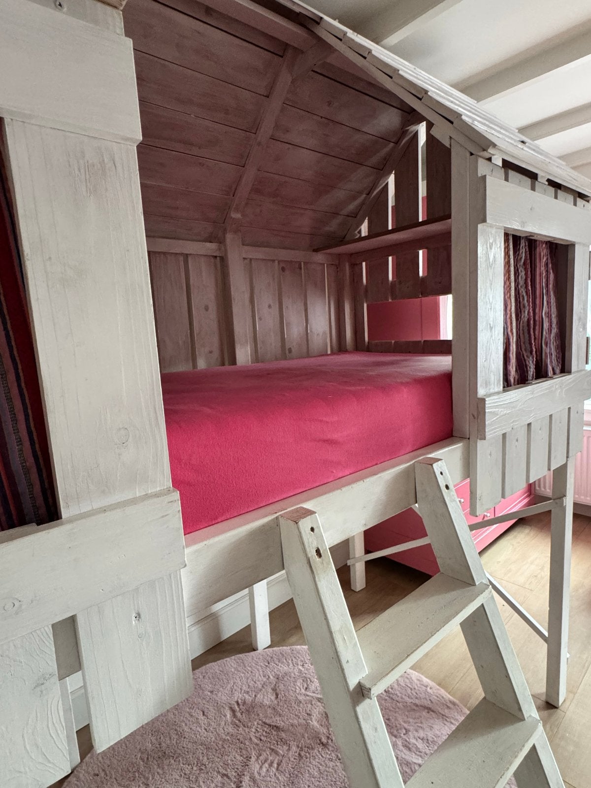 Foto 6 van Uniek Huisjesbed / Hoogslaper voor Kinderkamer