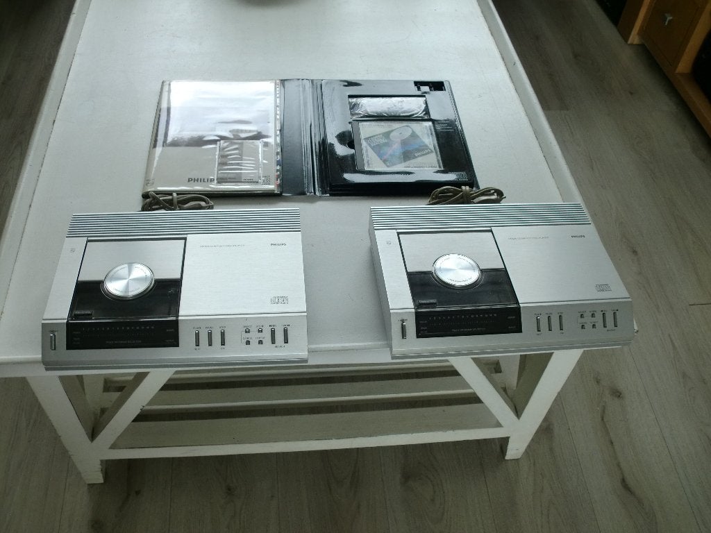 Philips CD100 twee stuks werkend orgineel staat., Ophalen of Verzenden, Zo goed als nieuw, Philips