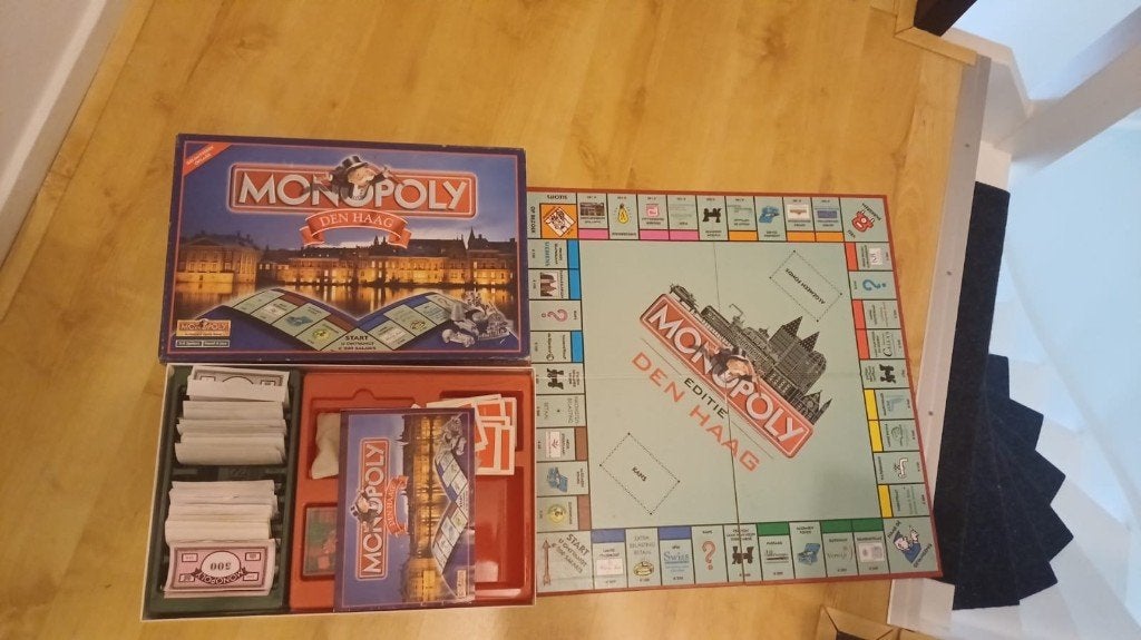 bordspel 1e editie Monopoly Den Haag Monopolie, Hobby en Vrije tijd, Een of twee spelers, Ophalen of Verzenden, Zo goed als nieuw