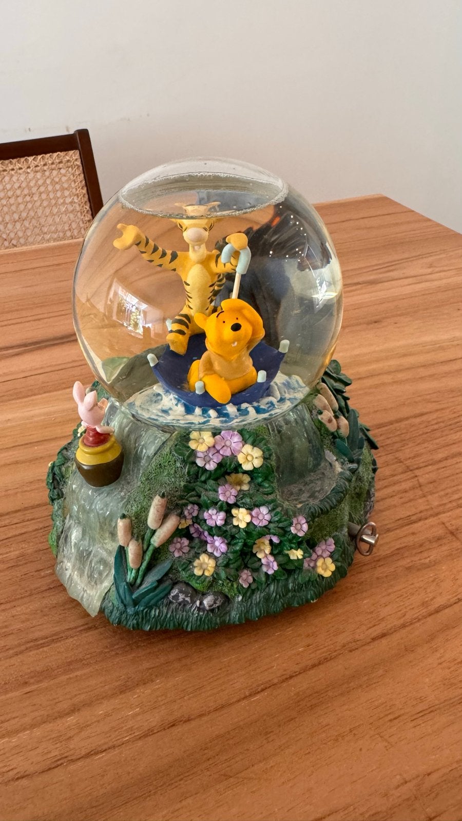 Disney Winnie de Poeh Sneeuwbol met Muziekdoosje, Ophalen of Verzenden, Gebruikt