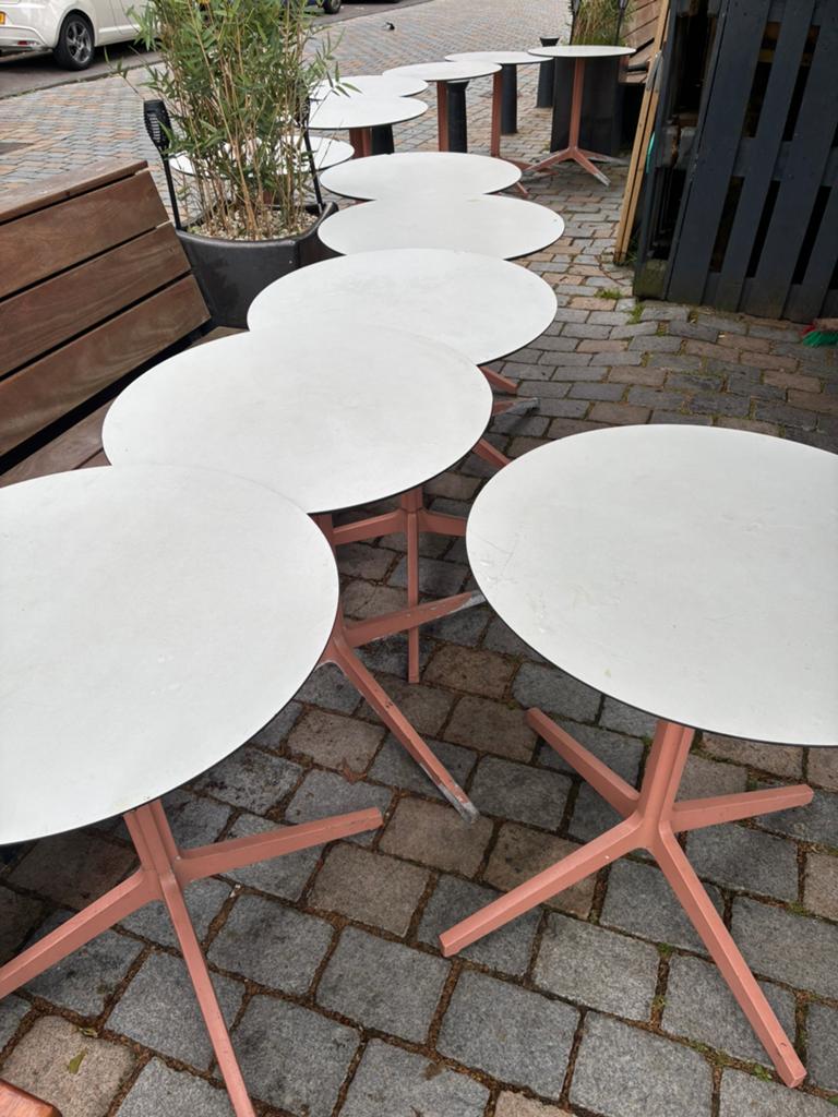 Pedrali terrastafels rond 15 stuks, Zakelijke goederen, Horeca | Meubilair en Inrichting, Ophalen, Gebruikt, Meubilair