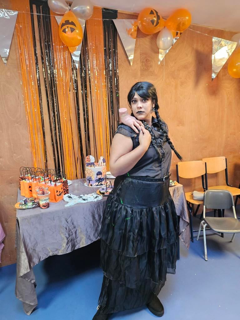 Te huur Wednesday Addams Kostuum - Maat L, Maat 42/44 (L), Ophalen of Verzenden, Onbekend, Halloween