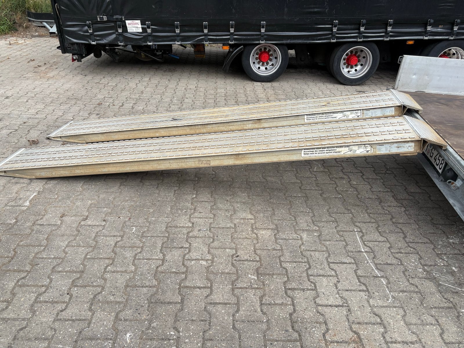 Rampen  Oprijplaten VFR105  3 meter lang 9000kg /paar, Ophalen, Gebruikt, Overige merken