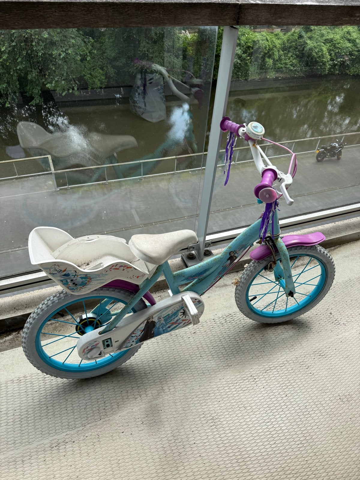 Huffy Frozen 14 inch kinderfiets met zijwieltjes, Ophalen, Zijwieltjes, Velgrem, 16 tot 20 inch