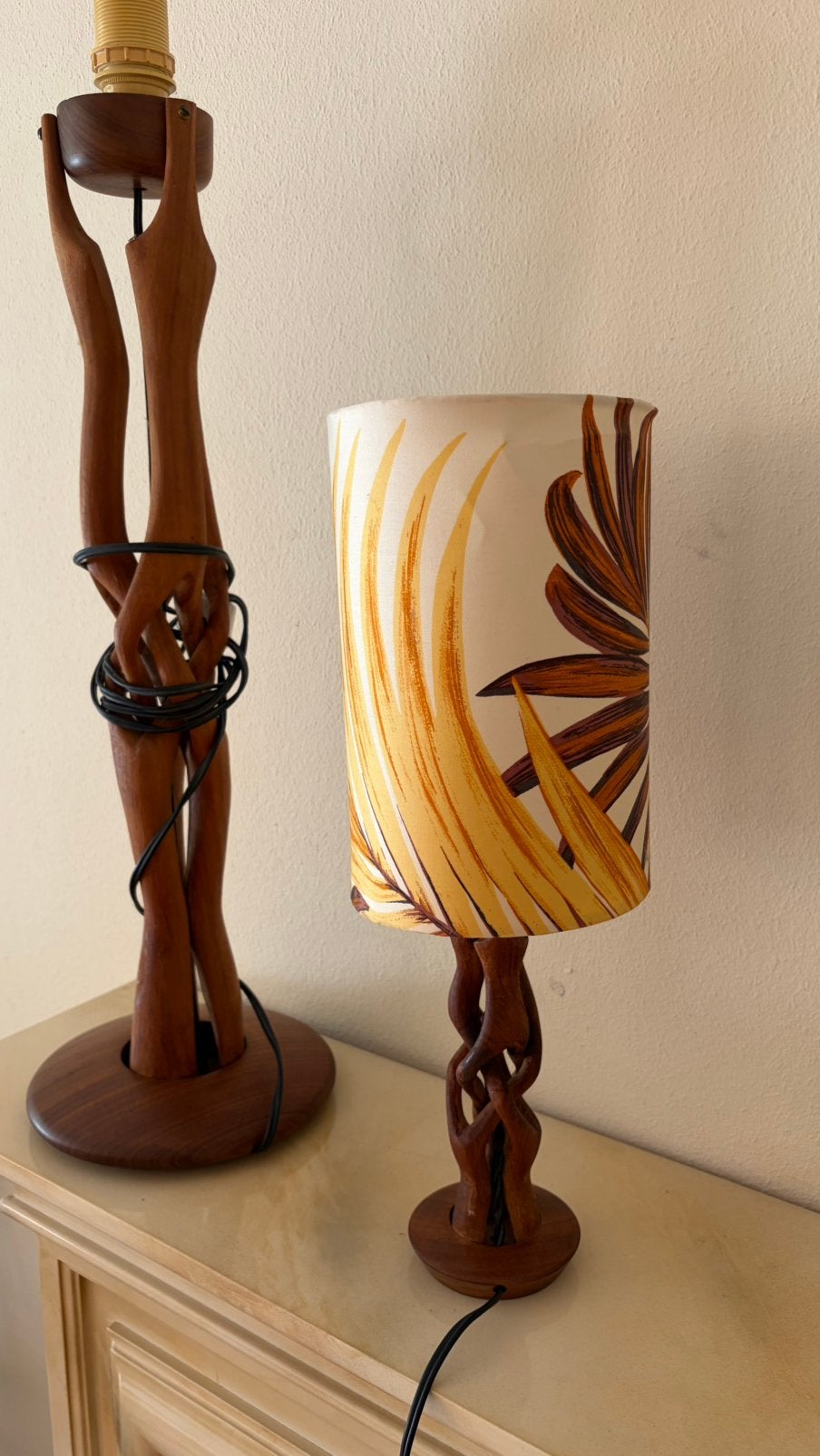 Deens disign houtgesneden tafellamp retro lampenkap, Huis en Inrichting, Lampen | Tafellampen, Gebruikt, Vintage, E14 (klein)